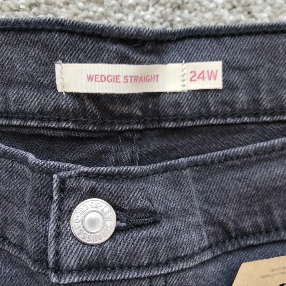 NWT 24W Levi's Wedgie Straight Distressed Jeans - Picture 4 of 14